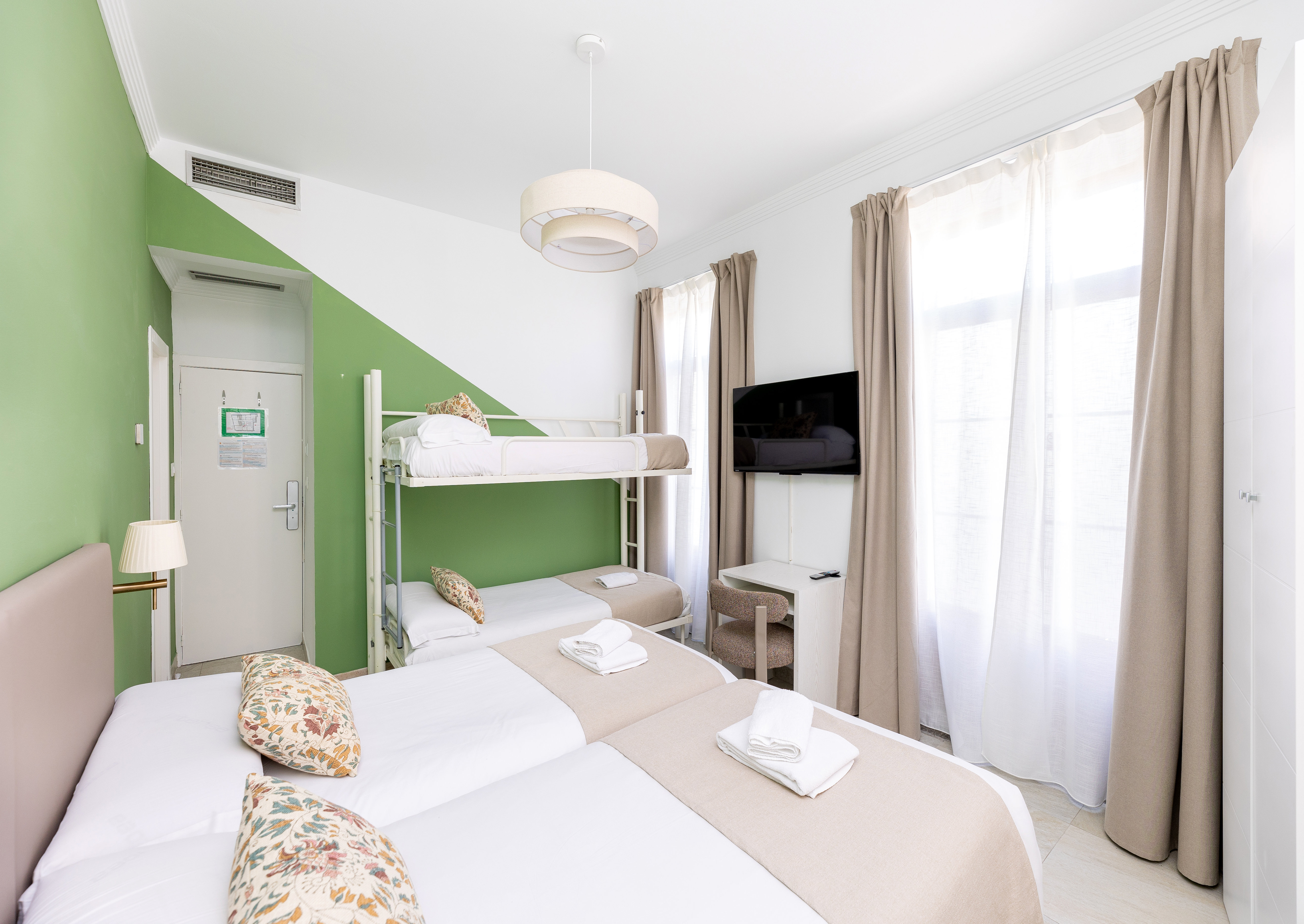 HOTEL-GRANADA-NEST-STYLE-HOTEL-GRANADA-NEST-STYLE-CUÁDRUPLE